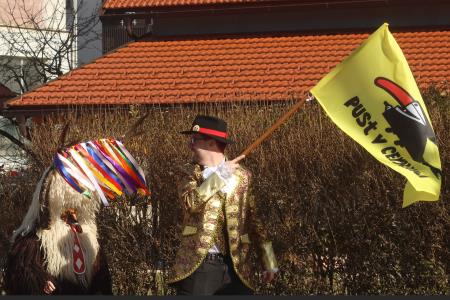 PUSTNI SPREVOD PO CERKNICI 08 FOTO LJUBO VULELIČ